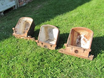 Staré litinové napáječky - 2