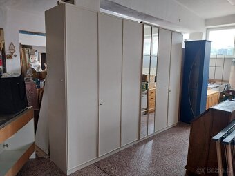 Velká bílá šatní skříň - 2