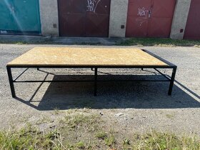 Stůl z dřevotřísky - 2