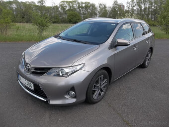 Toyota Auris 1,6 Kombi, r.v. 06/2015, najeto jen 103tkm - 2