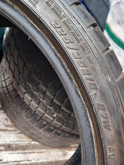 225/35R18 - 2