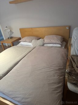 Postel s nocnim stolkem - 2