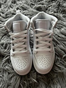 Nike Air Jordan 29,5 bílé kožené kotníkové. - 2