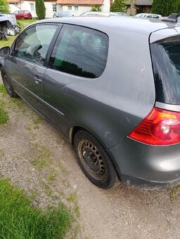 VW Golf 5 1,6 75 KW - 2