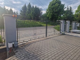 Kompletní elektrická dvoukřídlá brána + branka (set) - 2