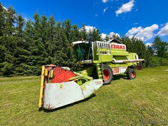 Claas Mega 208 + predval na repku - 2