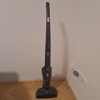 Tyčový vysavač Elektrolux Ergorapido - 2