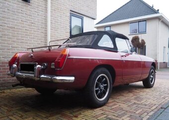 MG B 1.8 Roadster, r. v. 1976, červená metalíza - 2