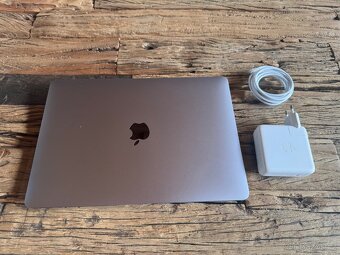 Apple MacBook Air 13" 2020 s čipem Apple M1 - 2