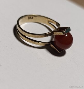 Zlatý prsten s korálem - 2