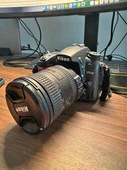 Nikon D700 - 2