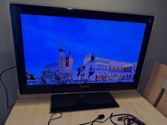 SAMSUNG 32" LCD LED TV, - 2