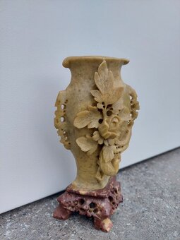 Starožitná Vázička řezaná mastek - 2