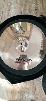 Prodám  Zildjian  A Custom 16 crash - 2