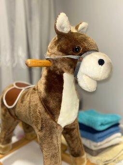 Houpací koník na baterie - 2