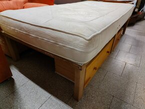 Postel s matrací a úložnými šuplíky - 2