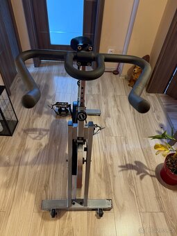 Stacionární kolo / Cyklotrenažér HouseFit - 2