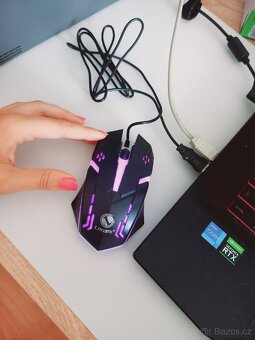Svítící neonova myš měnící barvy - 2