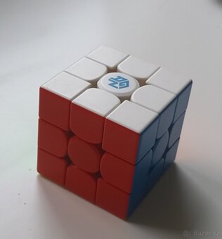 Rubiková kocka značky GAN - 2
