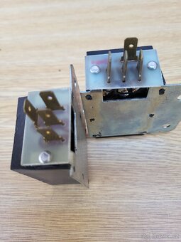 2x relé na Wartburg, 12V, nová - 2