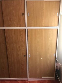 Skříňová sestava s nádstavci - 2
