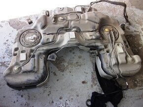 palivové čerpadlo 2x + nádrž Jeep Grand Cherokee WK2 CRD - 2