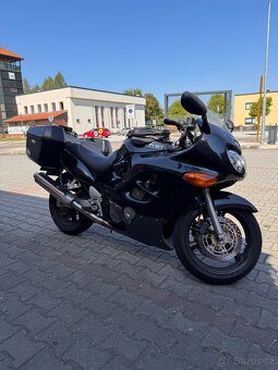 Suzuki GSX750F - 2