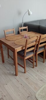 Jídelní stůl a čtyři židle zn. Ikea - 2