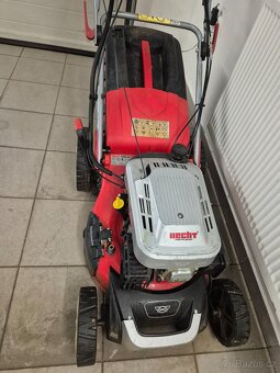 Sekačka s pojezdem a el. startérem HECHT 5484 SXE - 2