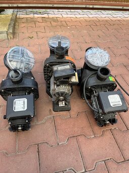 Elektromotor pro bazen 3x zřejmě nefunkčí, jeden možná ani…. - 2