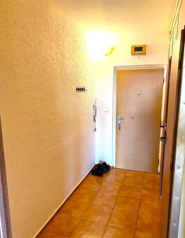 Pronájem bytu 1+kk 33 m² Varenská, Ostrava - 2