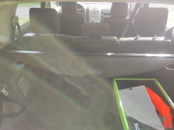 Prodám roletu do kufru na Toyotu corollu verso - 2