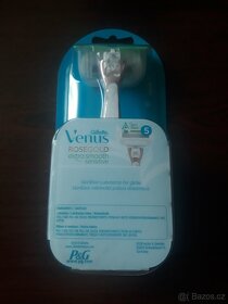 Holítka - strojek a 1 náhradní hlavice Gillette Venus - 2