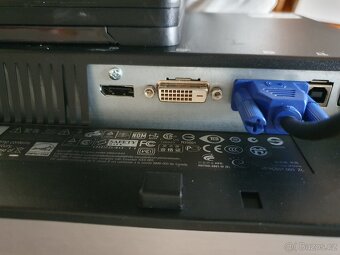 HP ZR22w FullHD s kabeláží. Spíše volejte, díky. - 2
