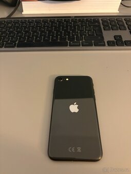 Prodám iPhone SE 2020 64 GB - 2