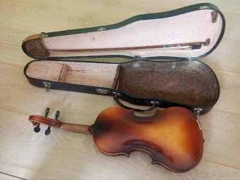 Housle3/4 - 2