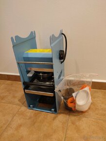 Zatavovací stroj na uzavírání kelímků do gastro provozu - 2