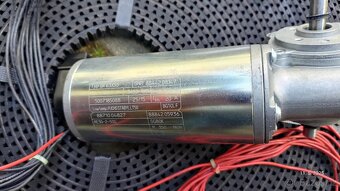 Elektromotor Dunkermotoren s příslušenstvím - 2