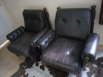 KŘESLA ZE SILNÉ KŮŽE - 2