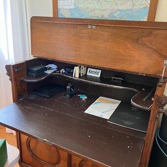 Komoda s intergrovaným psacím stolem - 2