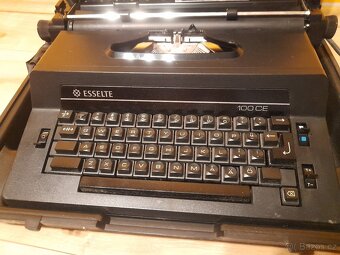 Psací stroj ESSELTE - 2