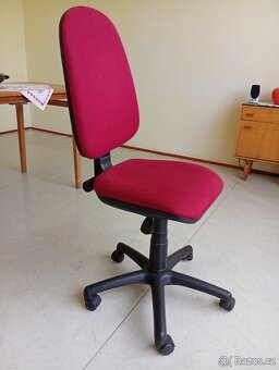 Prodám kancelářskou židli. - 2