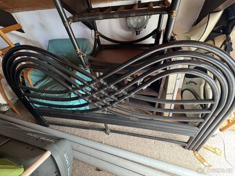 Čelo k posteli a malý stolek - 2