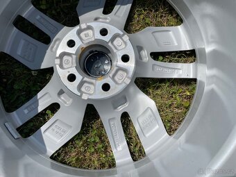 1kus alu kolo Audi R18 Q5 - 2