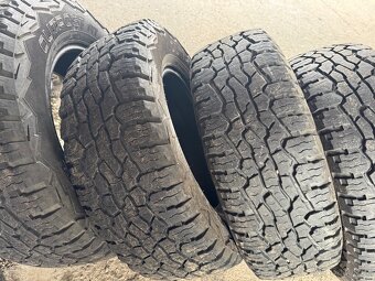 Celoroční pneu Nokian 215/70R16 - 2