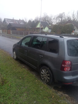VW Touran benzín 1,6 2007 7 míst 226tis najeto - 2