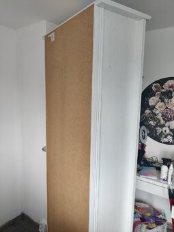 Knihovna Ikea
- 2