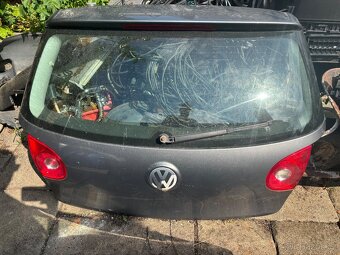 Vw Golf V kufr a PP dveře - 2