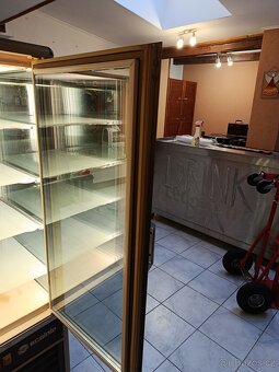 Chladící vitrína na zákusky a dorty - 2