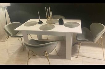 Šedé židle se zlatými nožičkami - 2